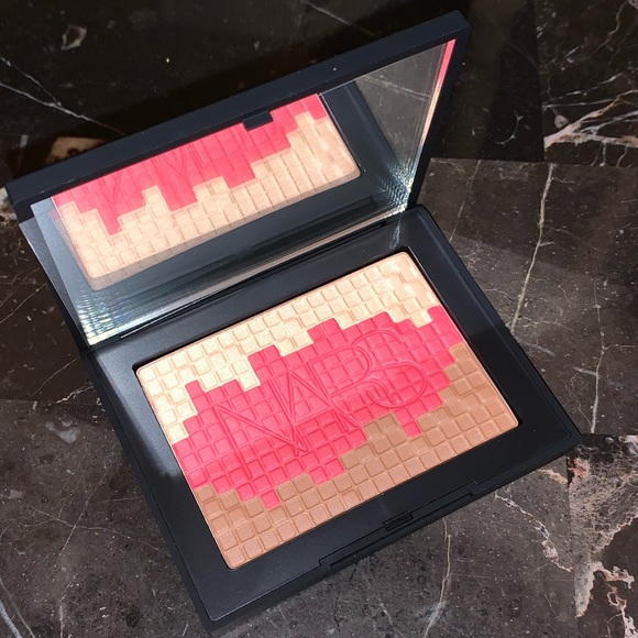 NARS: Mosaic Multi-Shade Highlighter & Blush - Picture 10 of 12